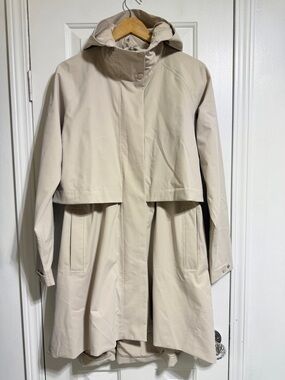 Athleta Edgewater Rainout Hooded Parka anorak Abalone Grey beige jacket small